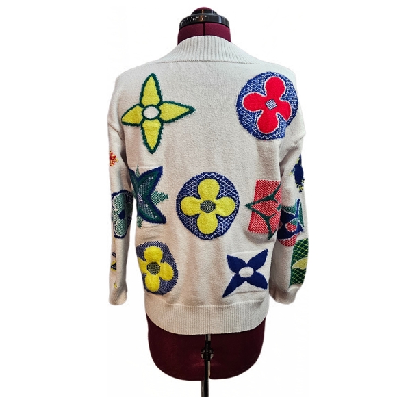 Multicolor Flower Patterned V-Neck Knit Sweater - Picture 5 of 10